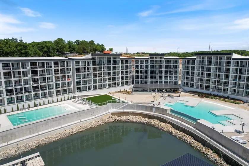 Lakefront Topsider Condo w/ Boat Slip, 2 Pools & Large Deck - Image 1