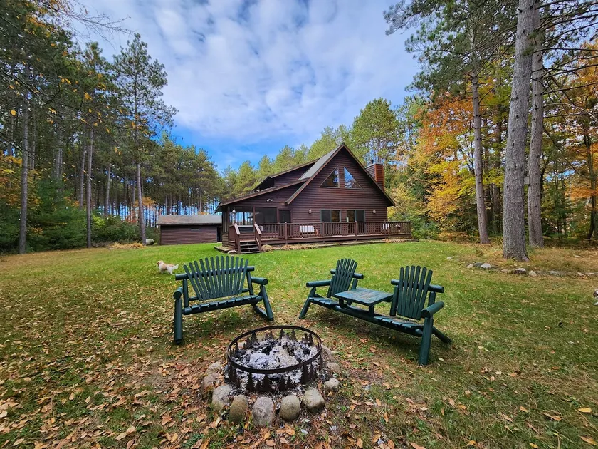 Hill Lake Charming Minocqua Cabin Fire Pit W&D Pet - Image 1