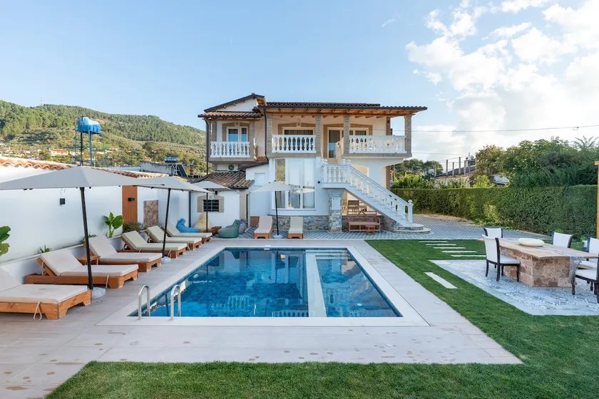 Villa Lejzo - Swimming Pool - Image 1