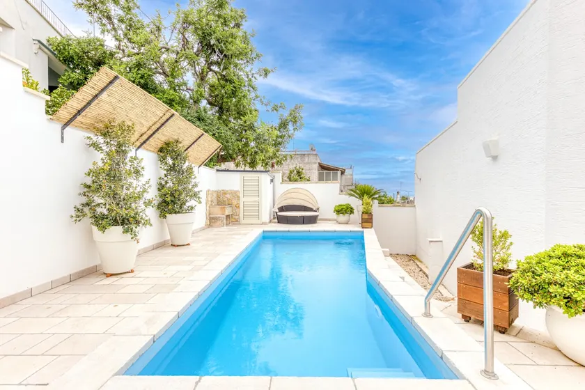 Cozy pool house with view, 3 min walk to sea - Image 1