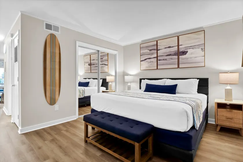 Refreshed beach unit sleeps 4 with pool - Image 1