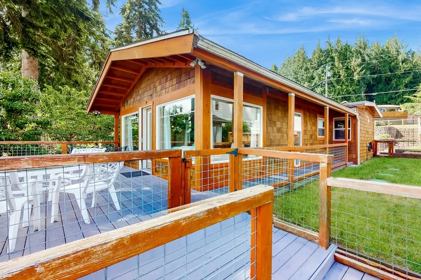 1BR oceanfront getaway with patio and deck - Image 1