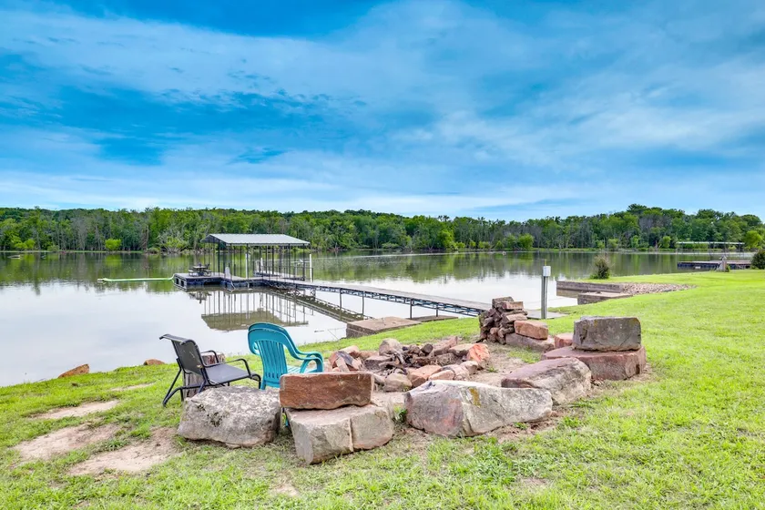 Lake of the Ozarks Cabin w/ Private Dock + Kayaks - Image 1