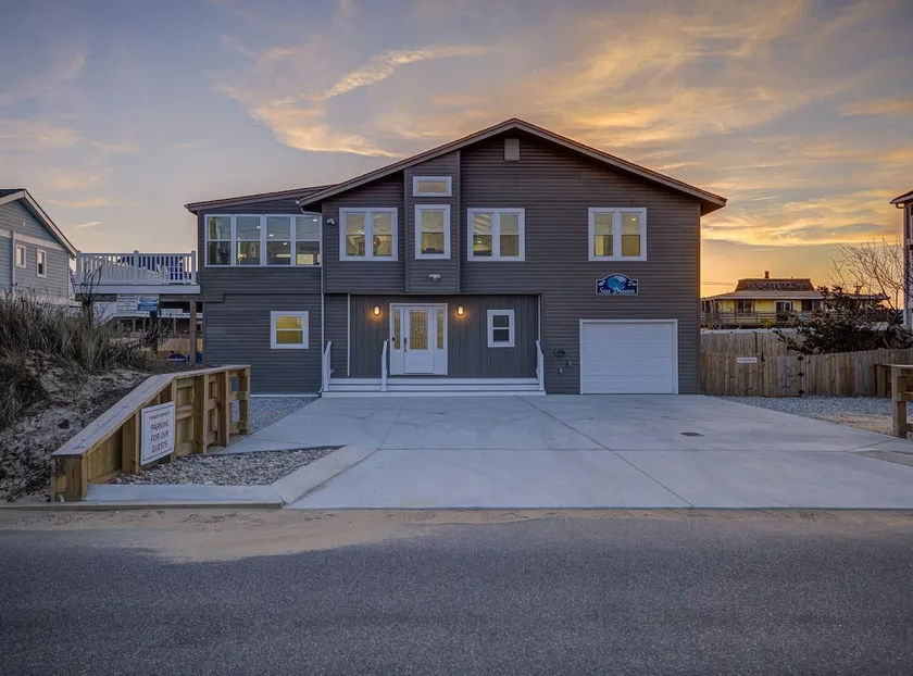 Sea Dream 8 bd, 9 bath, sleeps 24 Pool- Sandbridge - Image 1