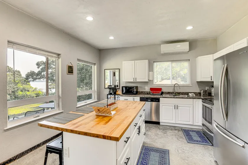 Frankston Vacation Rental: Walk to Lake Palestine! - Image 1