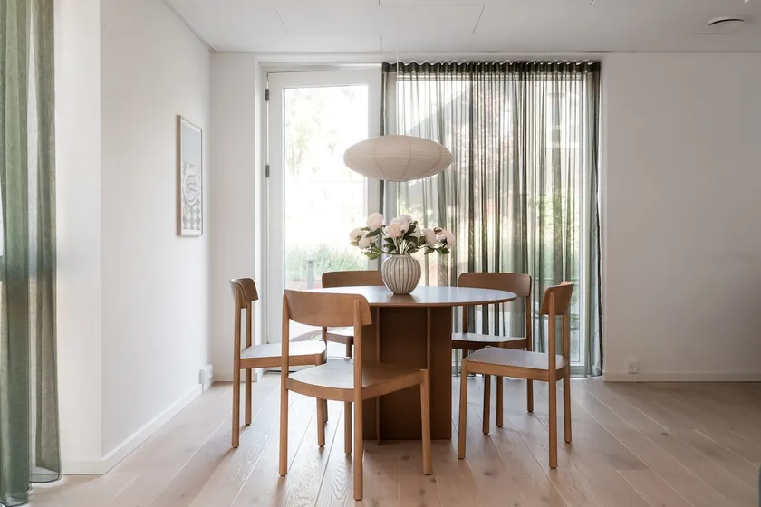 Designer 2 Bedroom - Close to Beach - 24/7 Support - Image 1