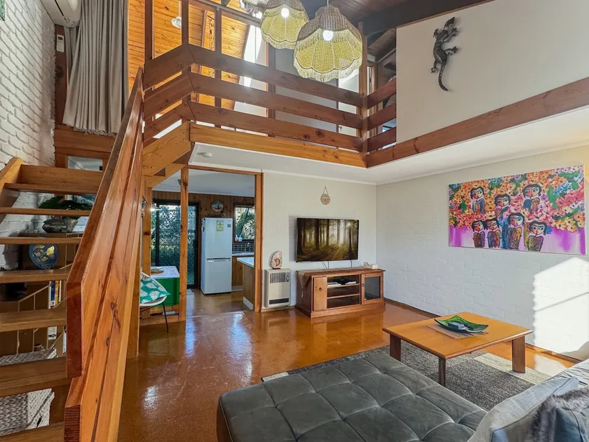 'Broulee Break' -2-Bed Beach House with Games Room - Image 1