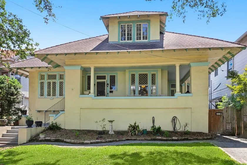 Prime Location and Luxury | 3br Streetcar + Dining - Image 1