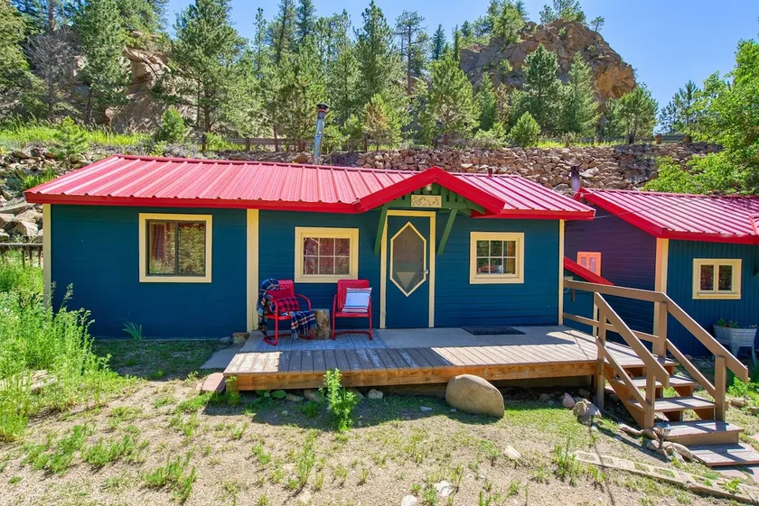 Cozy Riverside Cabin — Romantic Couples Retreat - Image 1