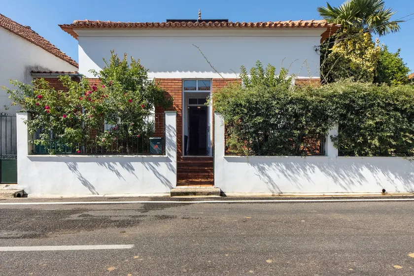 Ferienhaus 'Vivenda Barros' mit privatem Garten und WLAN - Image 1