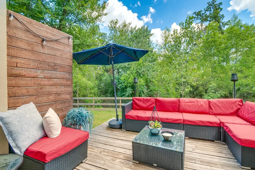 Convenient Bryan Townhome w/ Patio < 3 Mi to A&m! - Image 1