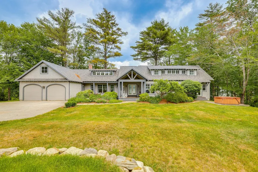 Lakefront New London Retreat w/ Dock & Hot Tub! - Image 1