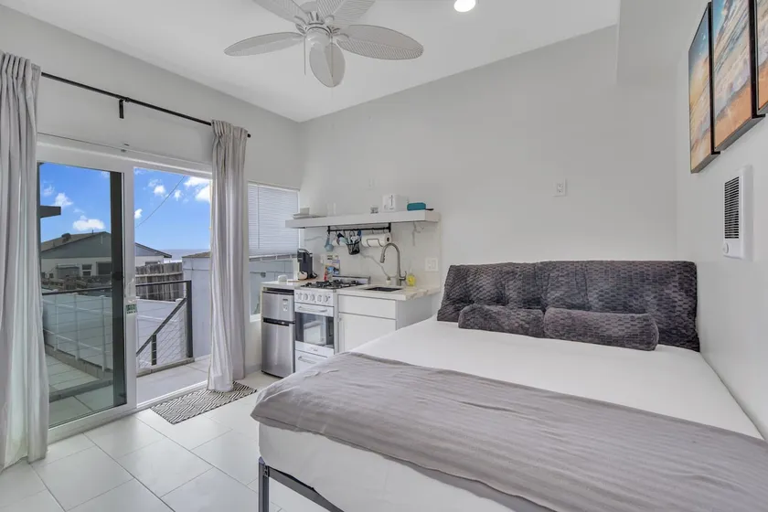 The Shining Sea Studio, Steps to Beach ~ Sleeps 2 - Image 1