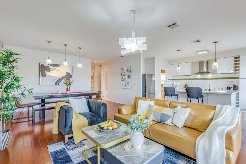 StayAU Magnificent Lakefront Villa Stunning Views - Image 1