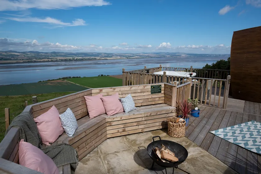 Luxurious Snug with hottub which sleeps-2 in Fife - Image 1