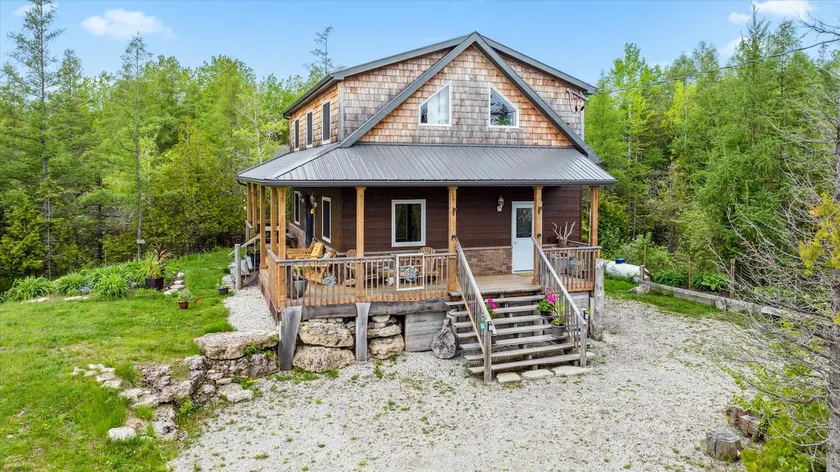3BR Sunny Meadow Hideaway Near Lake Huron - Image 1
