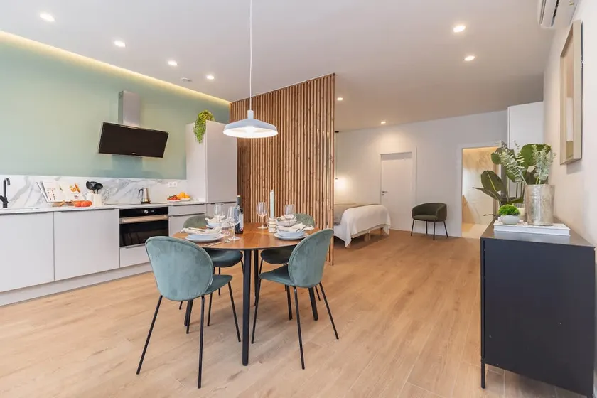 SariStays Valencia Urban Chic Loft - Image 1