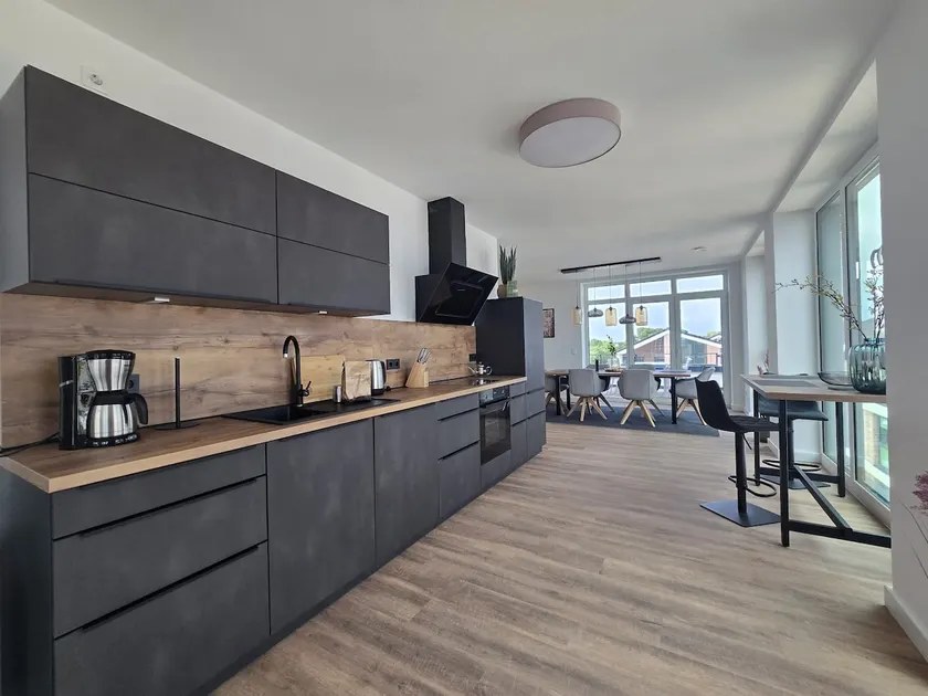 Beach oasis penthouse with magnificent roof terrace and - Image 1
