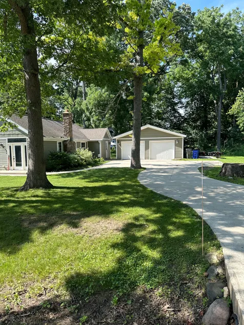 Muskego Getaway, walk to beach - Image 1