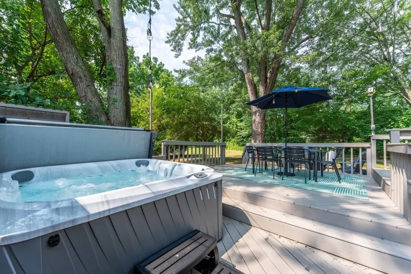 Portage Lakes Getaway w/ Hot Tub & Game Room - Image 1