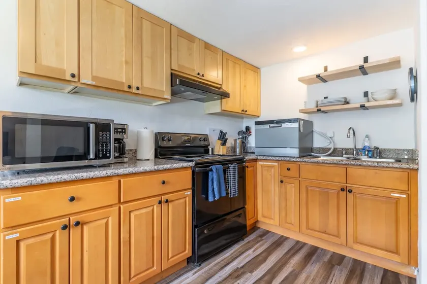 Spacious Family-Friendly 2BR Suite in South SEA - Image 1