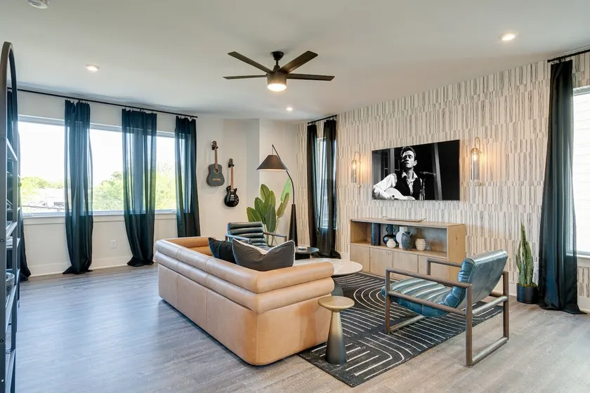 Boho Blues 5627-Near Broadway–Sleeps 6 - Image 1