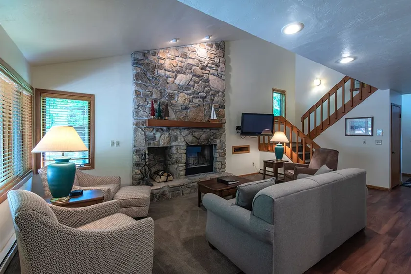The Rushes 2BR Condo w Indoor Pool and Sauna - Image 1