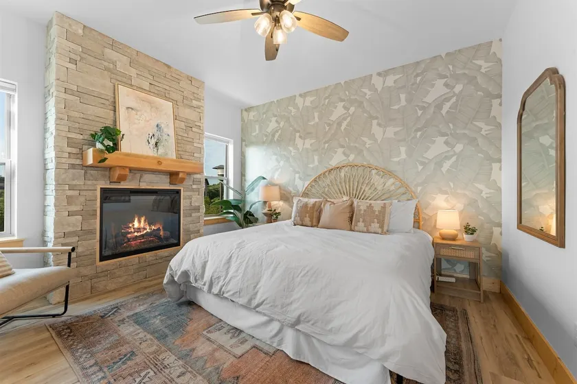 NEW! Light + Bright! Amazing View . Pet-friendly! - Image 1
