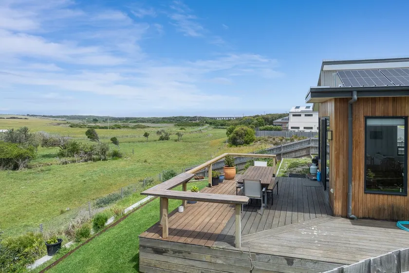 Modern Coastal Escape - Pet Friendly with Fireplace - Image 1