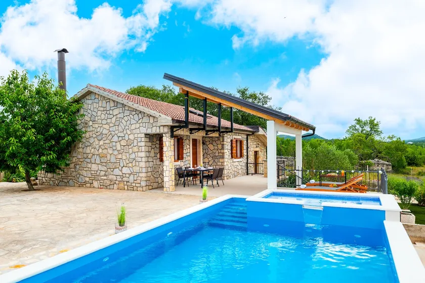 House Kiara ( V9742-K1 ) - Image 1