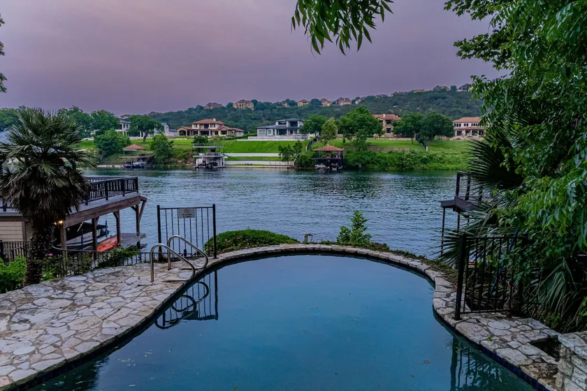 Paddle, Play & Unwind: Pool, Kayak & Room for 12 - Image 1