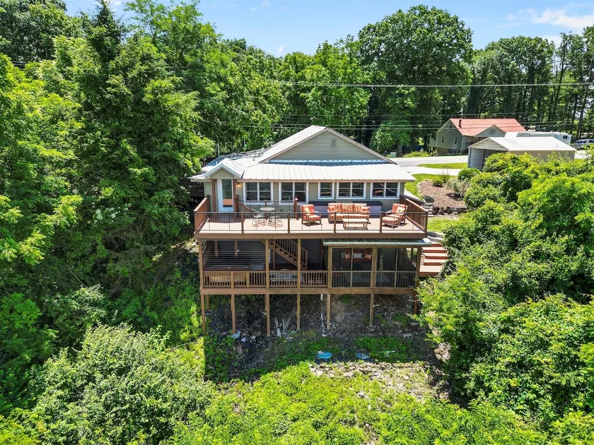 The Peach Bluff | Hot Tub | Gorgeous Bluff Views! - Image 1