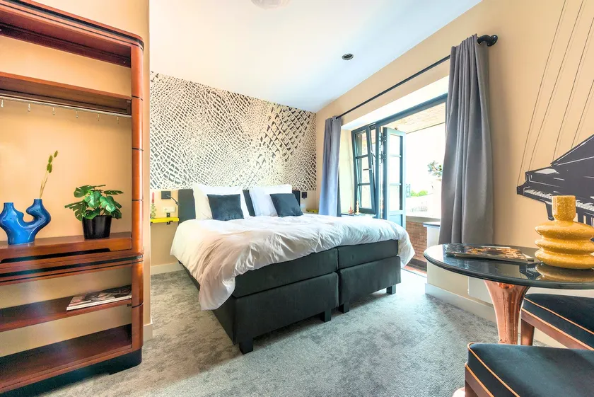 Designer Suite in Hotspot Location w/ Fast Wi-Fi - Image 1