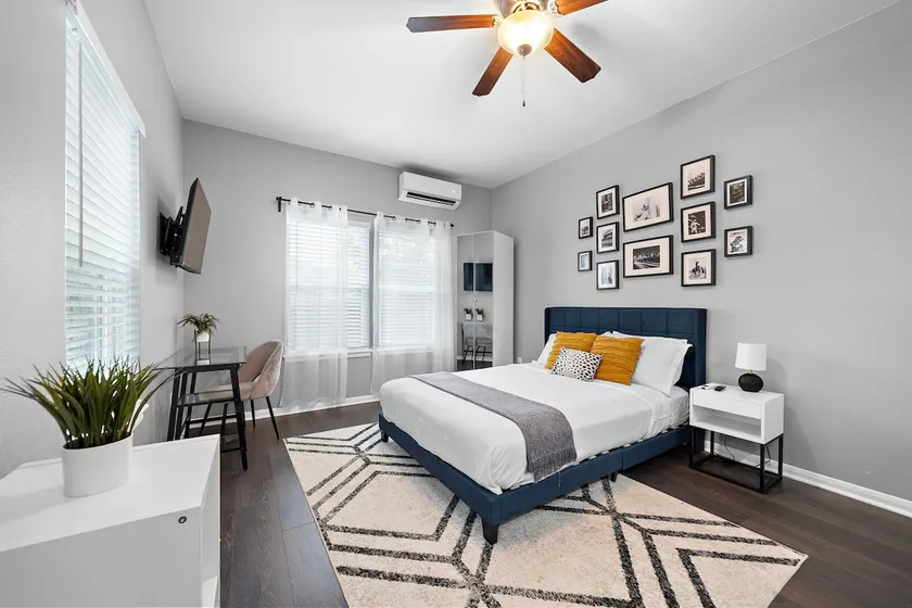 Modern Cozy Studio Nr Downtown | WiFi Workstation - Image 1