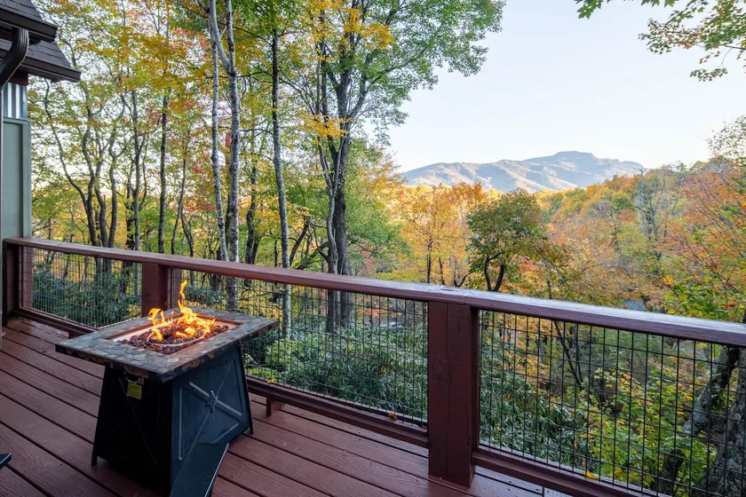 S'More To Love! Hot Tub, Pool Table, Views, & More - Image 1