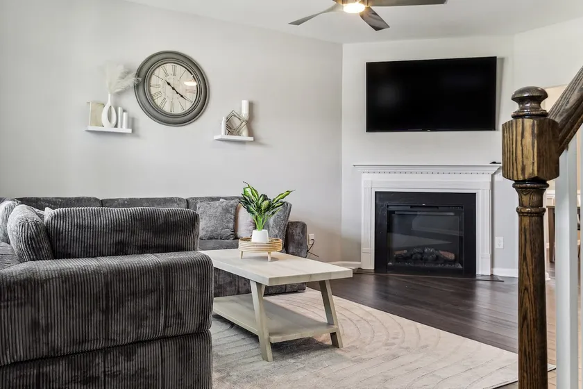 Family-Friendly 4BR Home with BBQ & Free Parking - Image 1