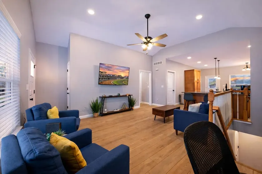 Spacious retreat close to Louisville attractions - Image 1