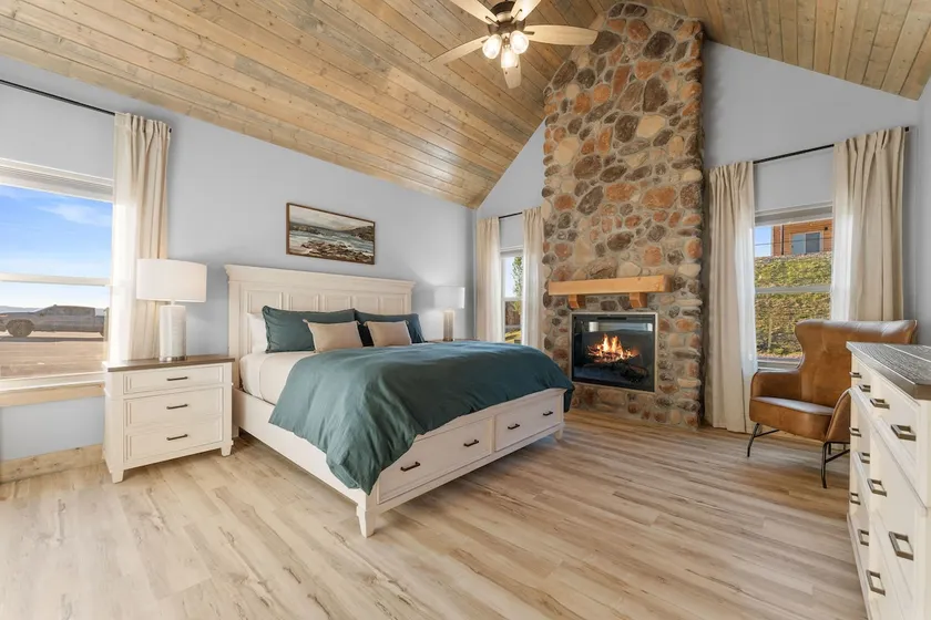 Amazing Lake View! No Stairs Cabin! Indoor Pool! - Image 1
