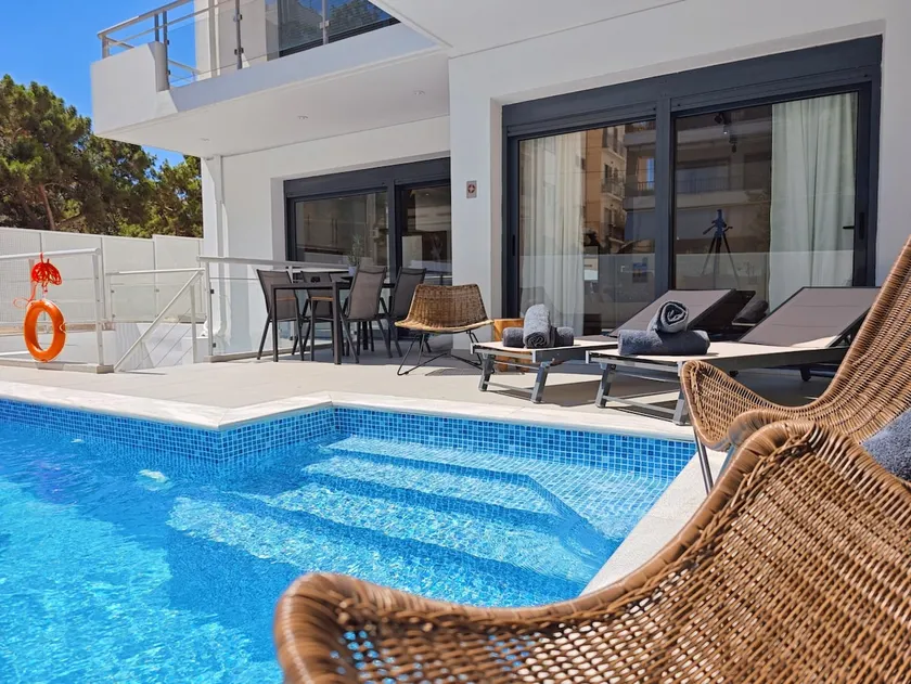 Voula Private Pool, Beach, Home cinema Apartment - Image 1