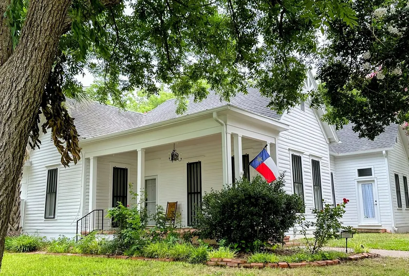 Casa Tejas - Sleeps 8+, Locally Run! - Image 1