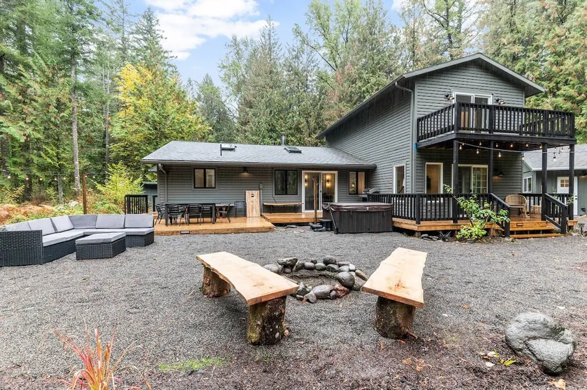 Sandy River Retreat | Pet Friendly | Epic Fishing - Image 1