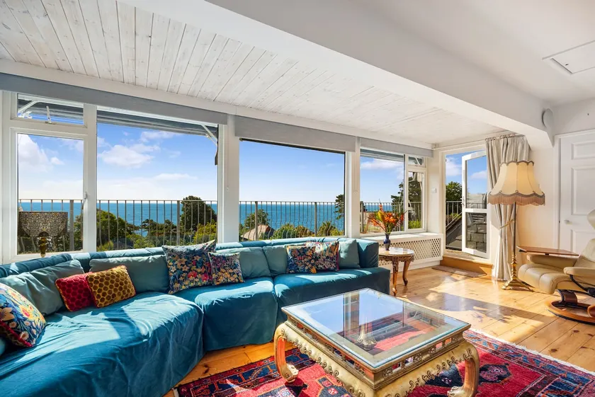 Umbrella Pines - Clifftop Views - Image 1