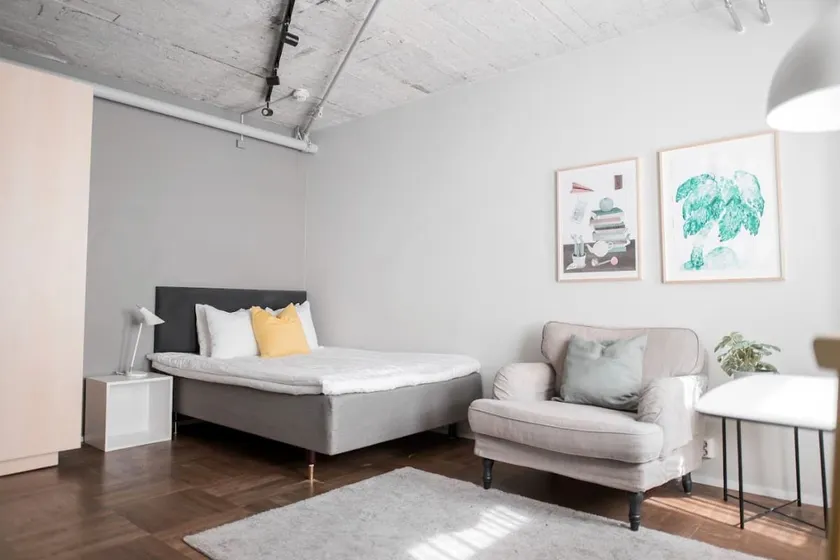 Smaller Pleasant Studio - Image 1