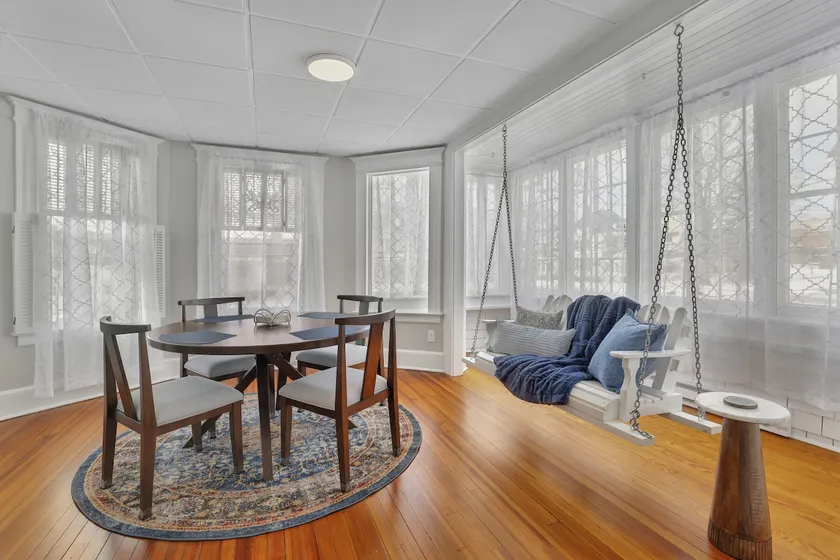 West Hartford Center- Charming New England Apt - Image 1