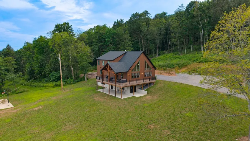 Hidden Acres Retreat | Pickleball + Basketball! - Image 1