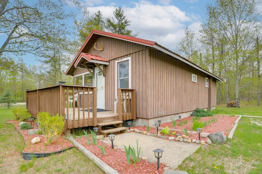 Cozy Onaway Vacation Rental w/ Deck & Fire Pit! - Image 1