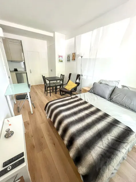 Studio in Montrouge - Image 1