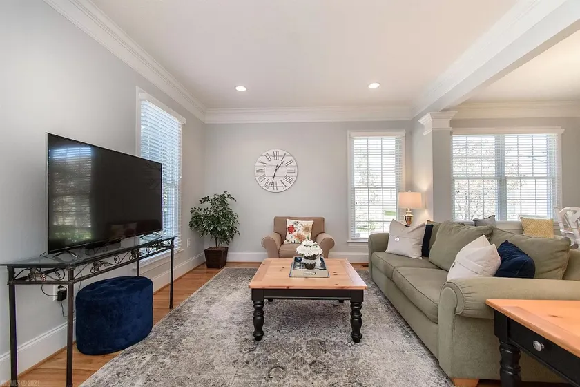 3br Townhouse near VT/Restaurants/Hiking Trails - Image 1