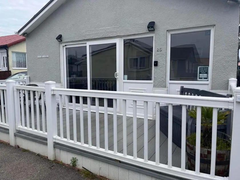 SeasideEscape-2Br-Sleeps4-Parking-PetsOK-Fireplace - Image 1