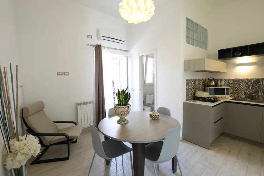Rosa del Deserto Flat - Floor 2 with balcony - Image 1